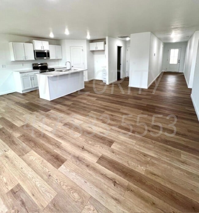 Photo - 478 E Lennox St