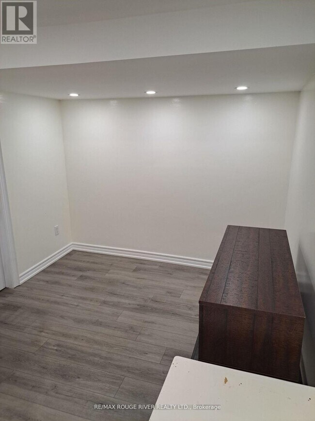 Photo - 848 Danforth Rd