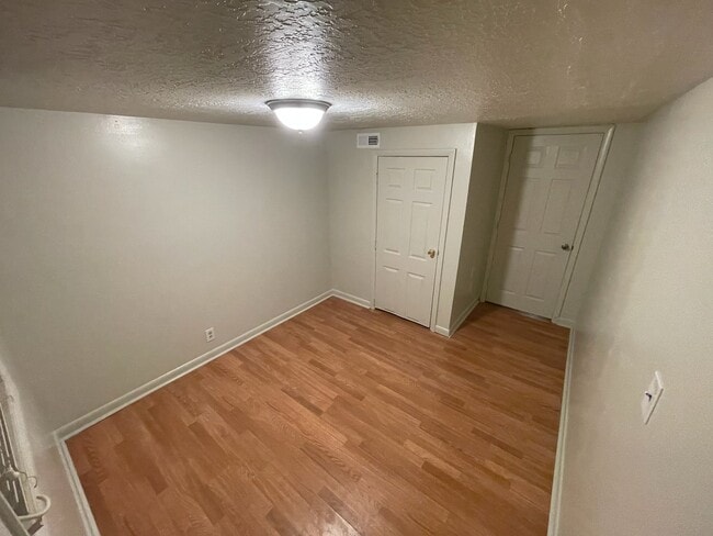 Photo - 728 Logan Ave S Unit #B