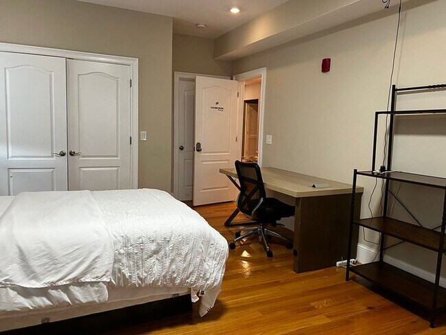 Photo - Recently Renovated Apt Near Downtown schools like NEU!   See video