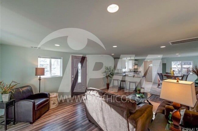 Photo - 842 Alice Ln