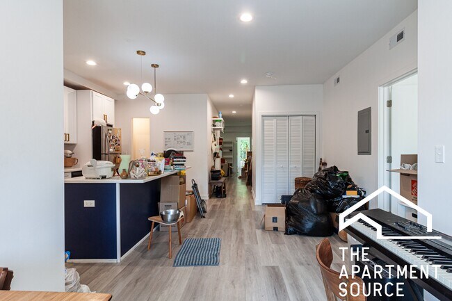Photo - 4939 N St Louis Ave Unit 3N