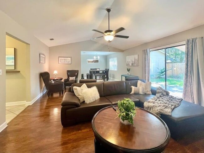 Photo - 289 Honeysuckle Way