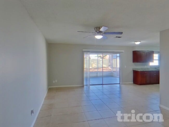 Photo - 910 Sunridge Point Dr