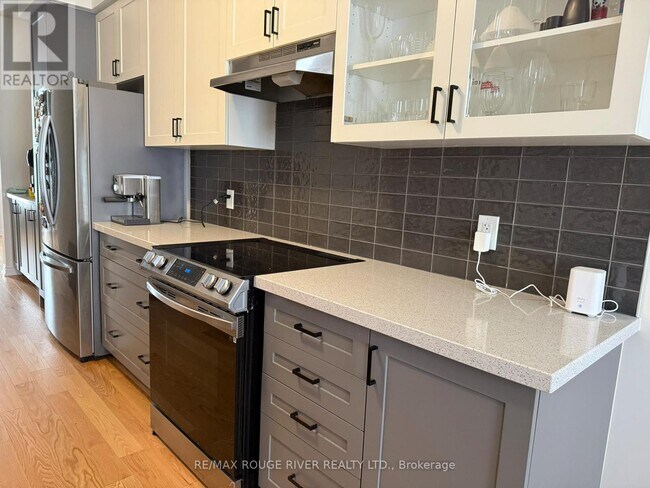 Photo - 6715 Thickson Rd N