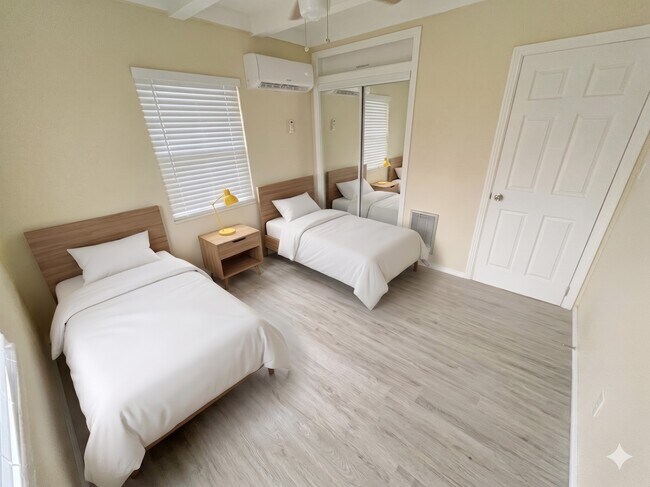 Photo - 1360 Oxford Dr Unit A