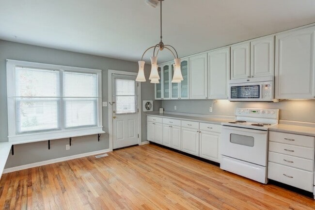 Photo - 1306 Henning Ave