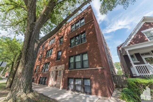 Building Photo - 4951 N Oakley Ave Rental