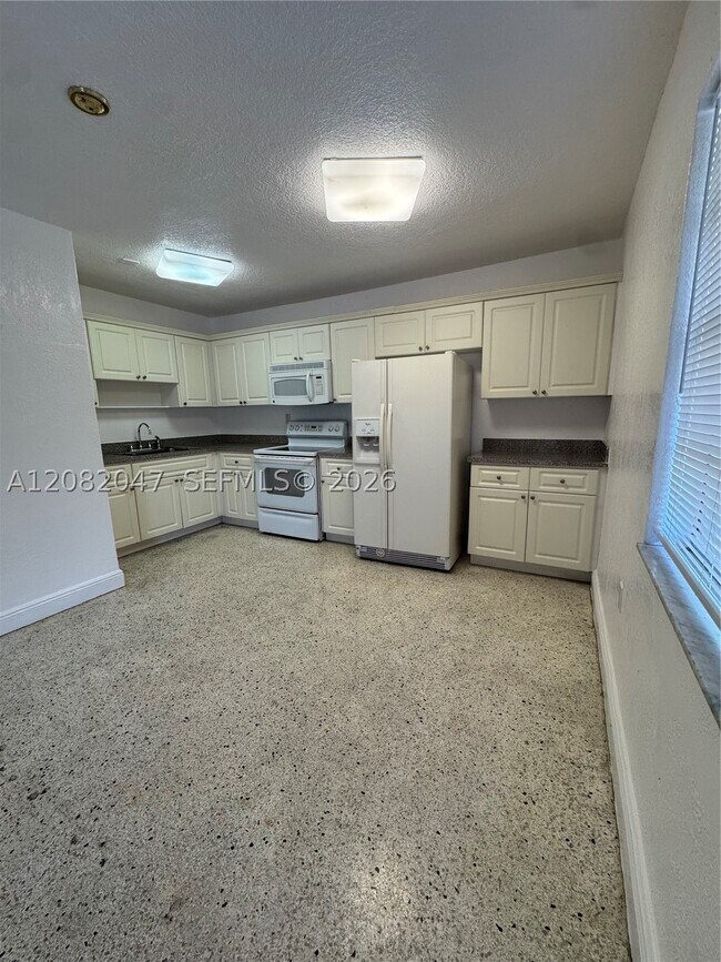 Photo - 515 SW 3rd St Unit 3