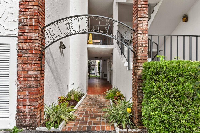 Photo - 3910 Crystal Lake Dr Unit 204