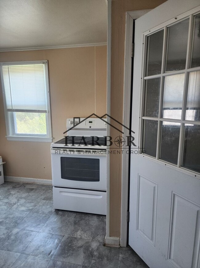 Photo - 1300 2nd Ave SW Apartment Unit 2