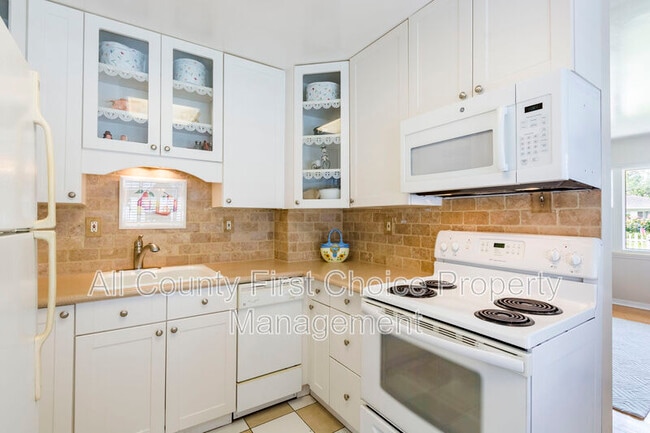 Photo - 835 49th Ave N