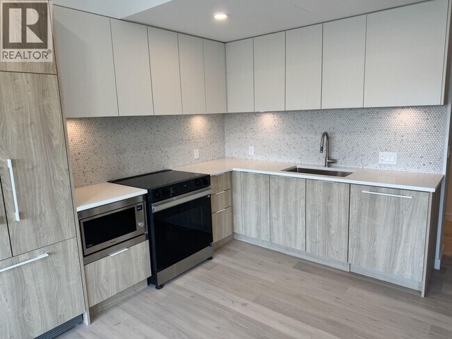 1616 Lloyd Ave Unit 30*