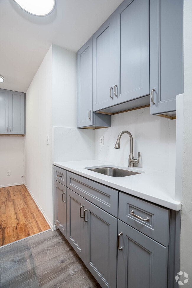 1BR, 1BA - 500SF Kitchen