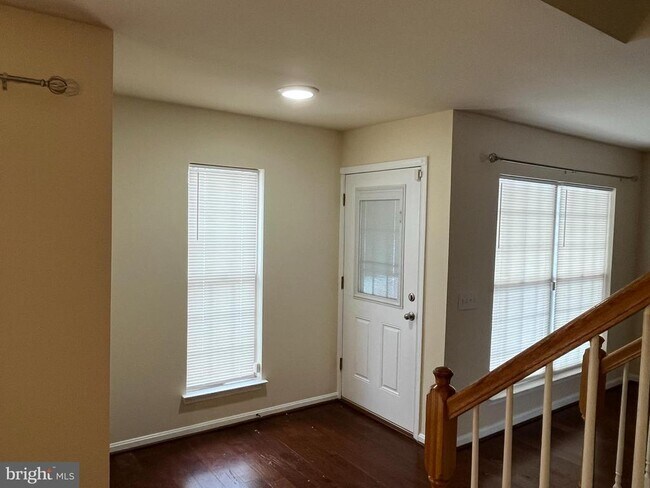 Photo - 874 Waterford Dr