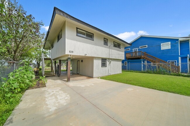 Photo - 1031 Star Dr