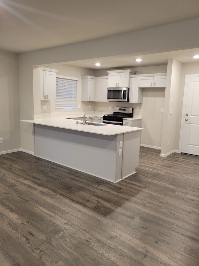 Photo - Beautiful, brand new 4 bedroom for Rent Now!