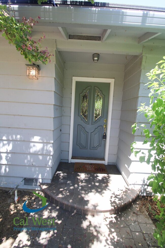 Photo - $4895 - Large beautiful 3/2 Home located i...