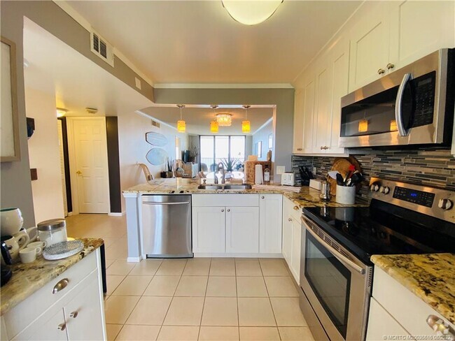 Building Photo - 7380 S Ocean Dr Unit 718A Rental