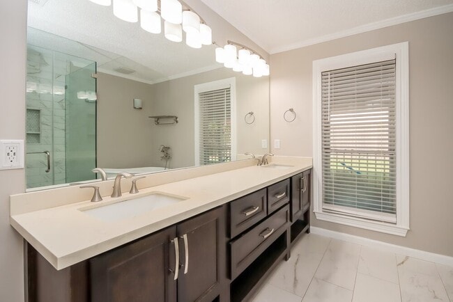 Photo - 19019 Oakway Dr