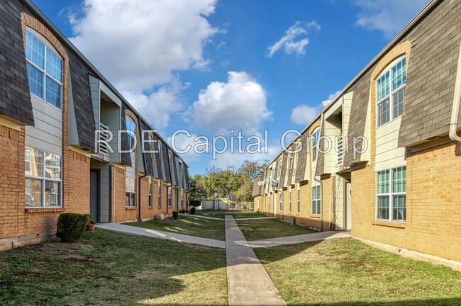 Photo - 7054 Glenview Dr Unit 71