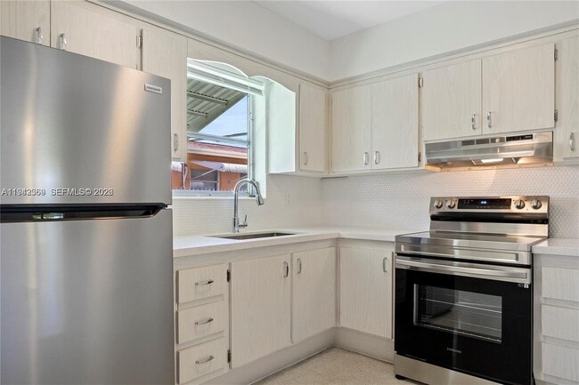 Building Photo - 2700 Pierce St Unit 2