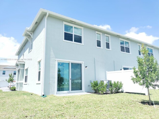 Photo - 519 Rivergrass St