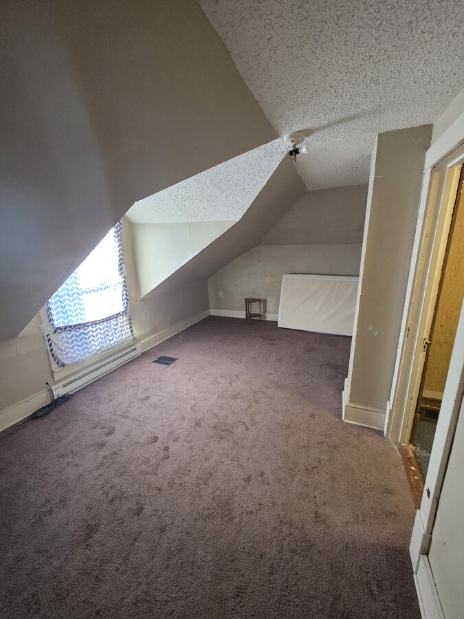 Photo - 7 W River Ave