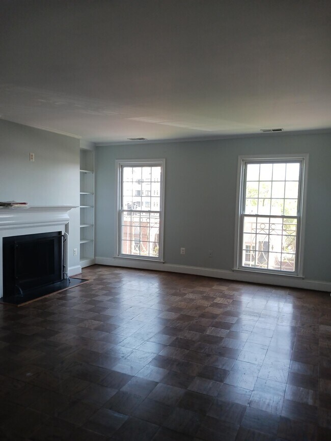 Photo - 1670 Beekman Pl NW