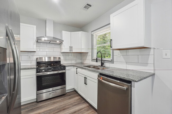 Photo - 2899 Gresham Rd SE