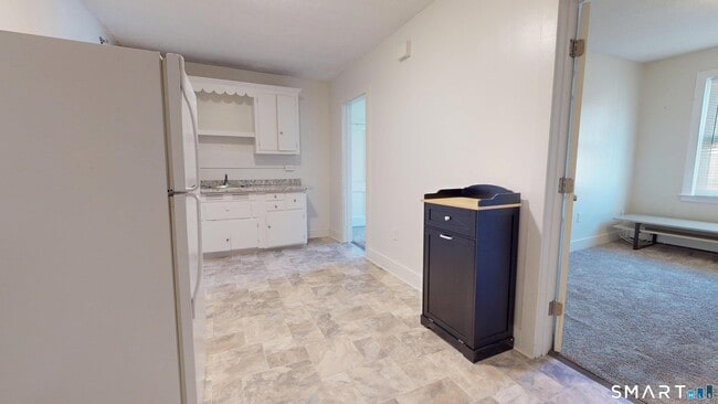 Building Photo - 666 Main St