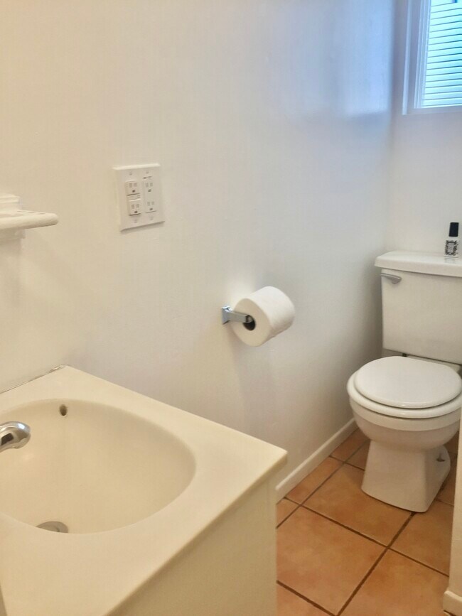 10420 Buford Ave Unidad Bedroom 2