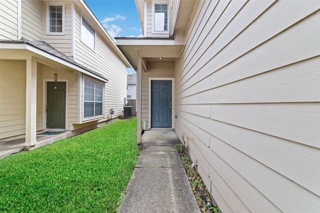 Photo - 8734 Rainglen Ln