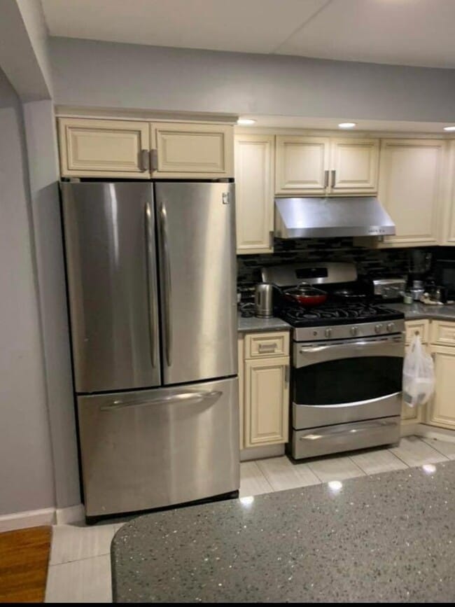 Photo - 315 E Mt Eden Ave Unit Apt 1