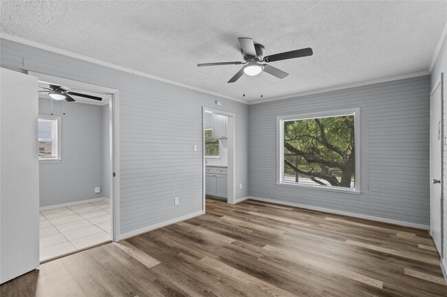 Building Photo - 2324 Cedar Dr Unit 3