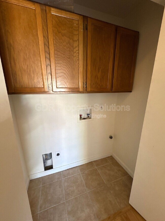 Photo - 704 Fruit Ave NW