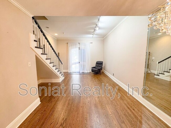 Photo - 936 Conti St Unit 11