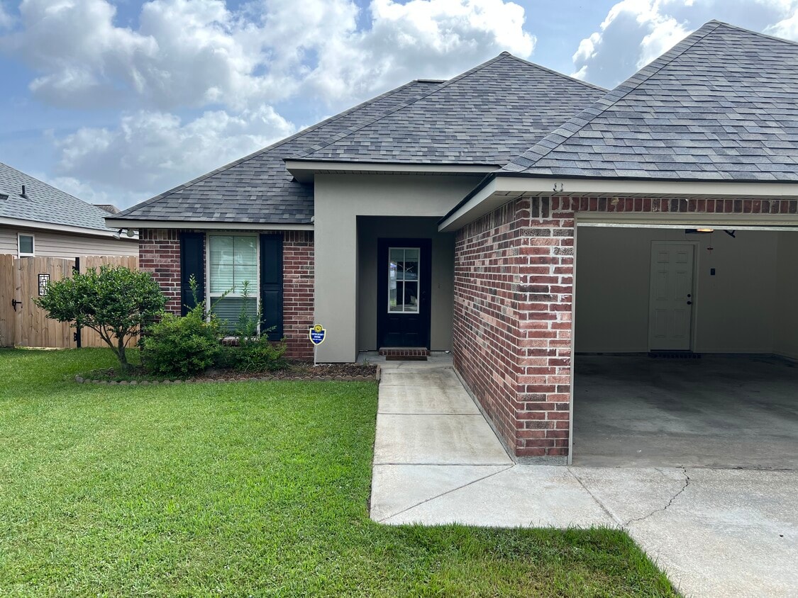 Front Door - 9417 Lockhart Rd (Denham Springs, LA)