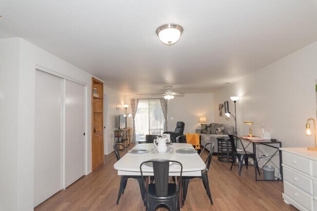 Photo - 565 Primrose Dr