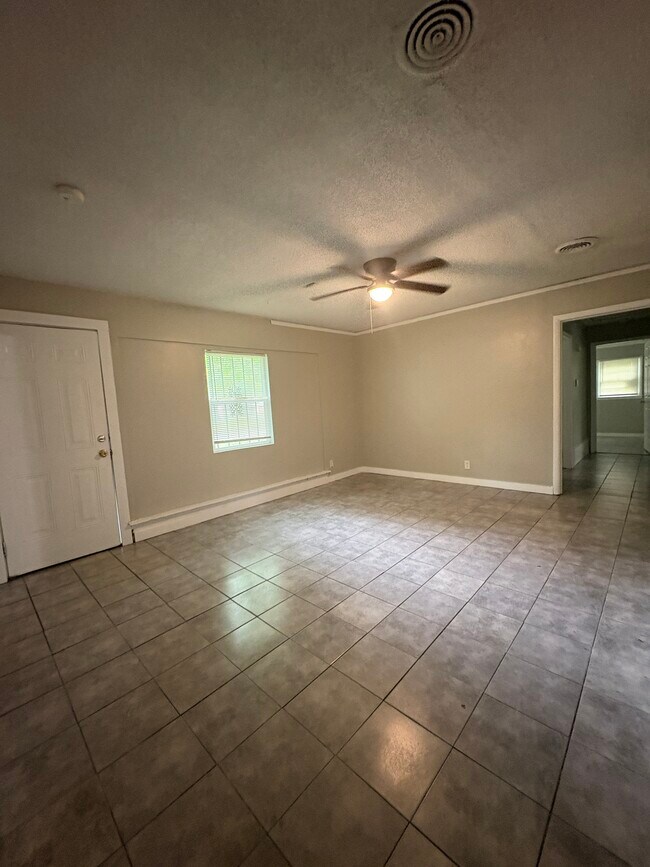 Photo - 3902 Wesley Dr