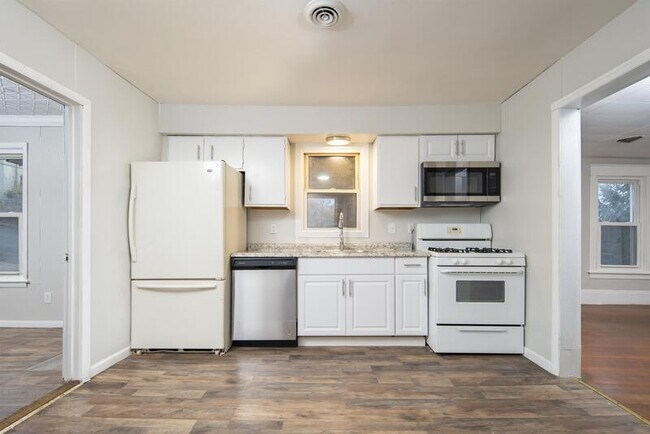 Building Photo - 19 11th St Rental