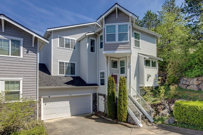 Building Photo - 1601 NE Katsura St Unit 501