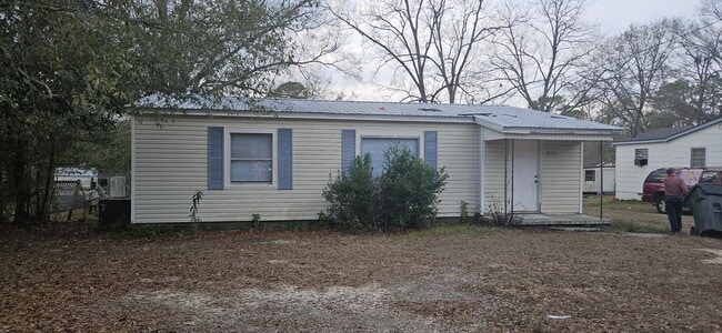 Building Photo - 816 Meridian St