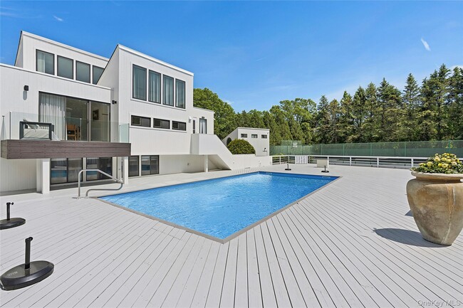 Photo - 84 Inlet Rd E