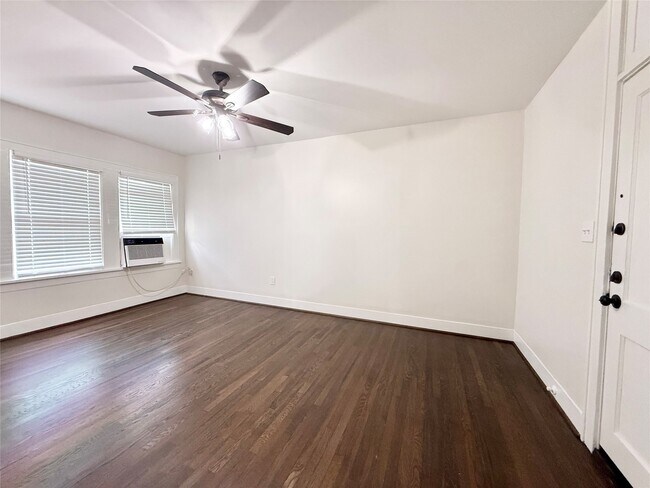 Photo - 1136 Berthea St Unit 15