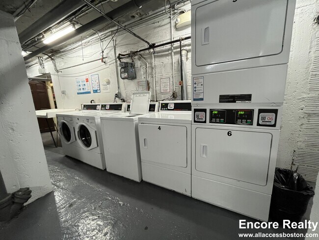 Photo - 122 Washington St