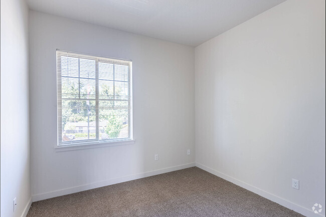 Building Photo - Silverplace Apartment Homes