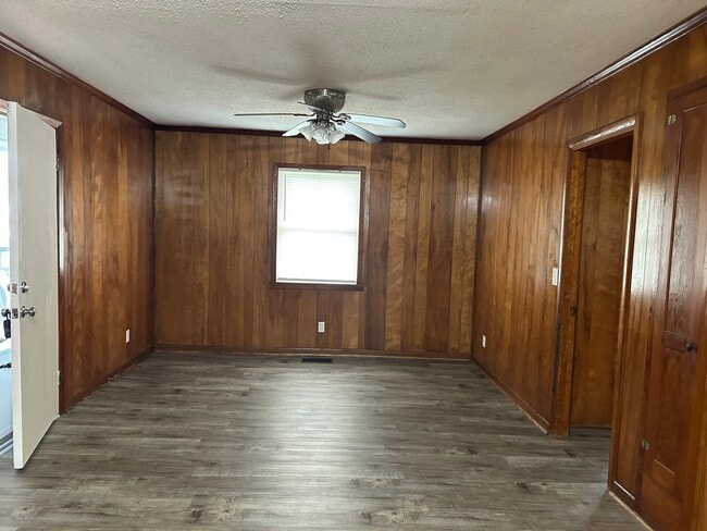 Photo - 106 N Baker St