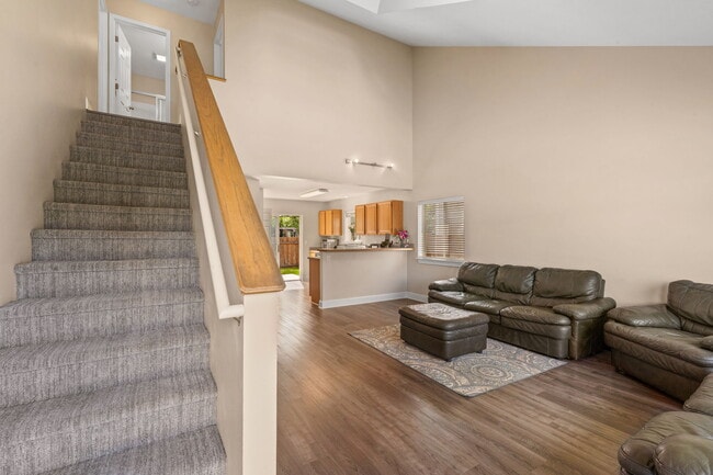 Building Photo - 306 Golden Valley Dr