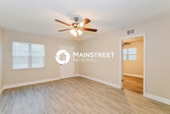 Photo - 4 Bedroom Pet-Friendly Home in ORLANDO, FL with Main Street Renewal